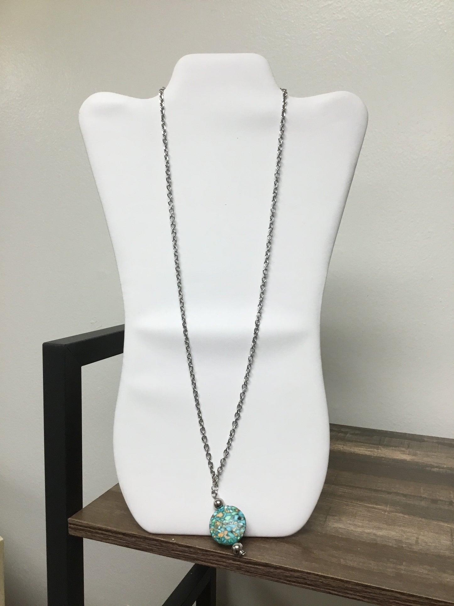 Silver chain blue jaded stone pendant necklace